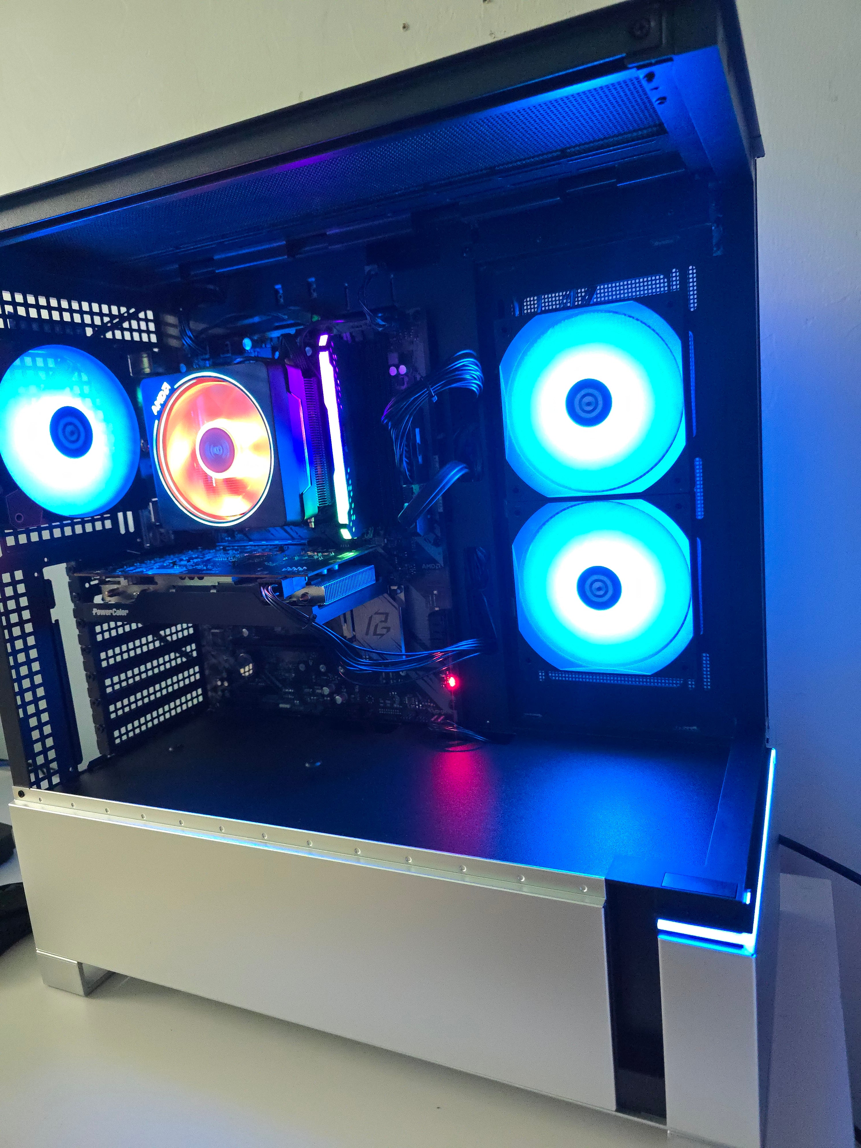 Gaming PC with Ryzen 5 and RX6600