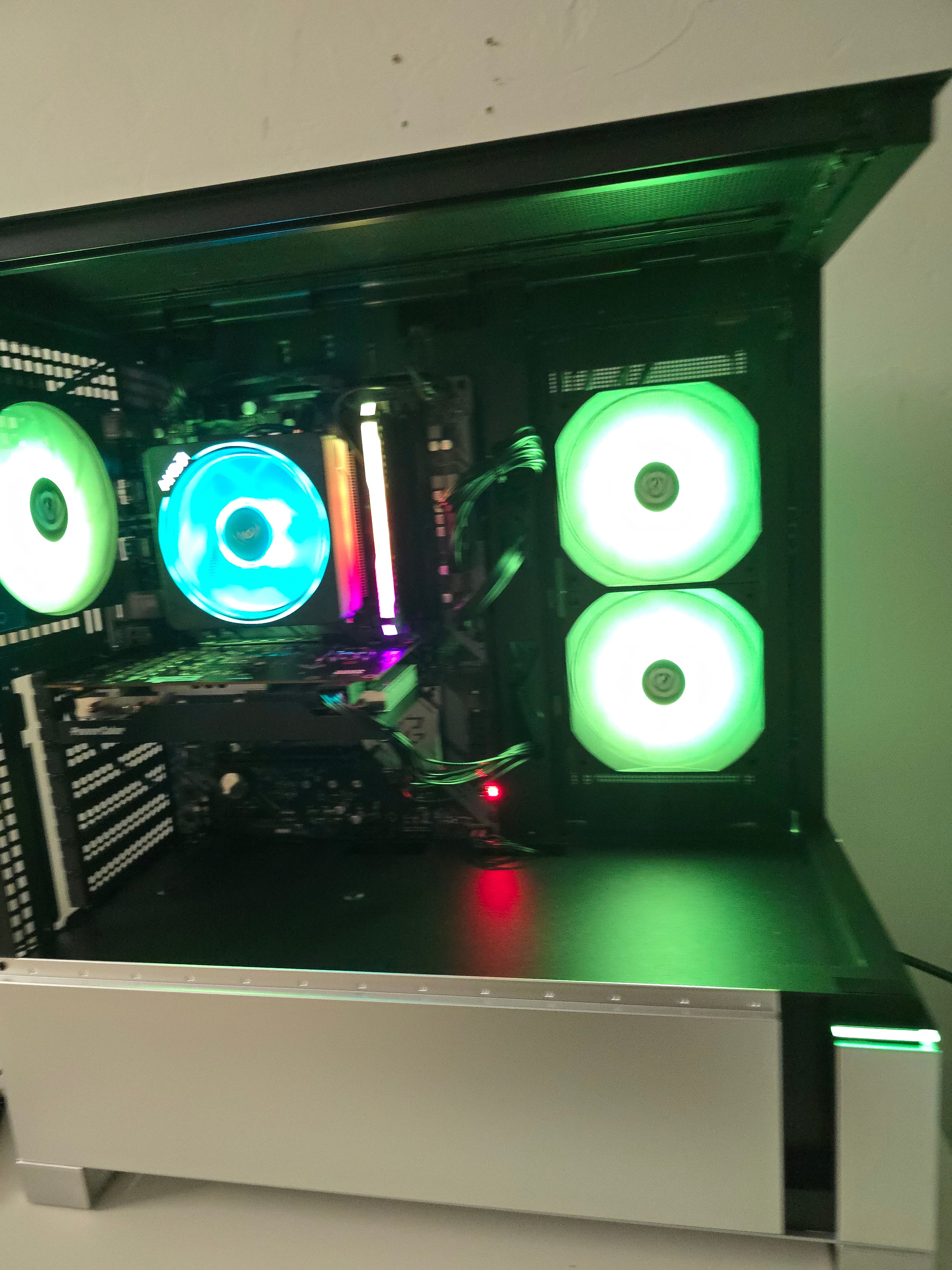 Gaming PC with Ryzen 5 and RX6600