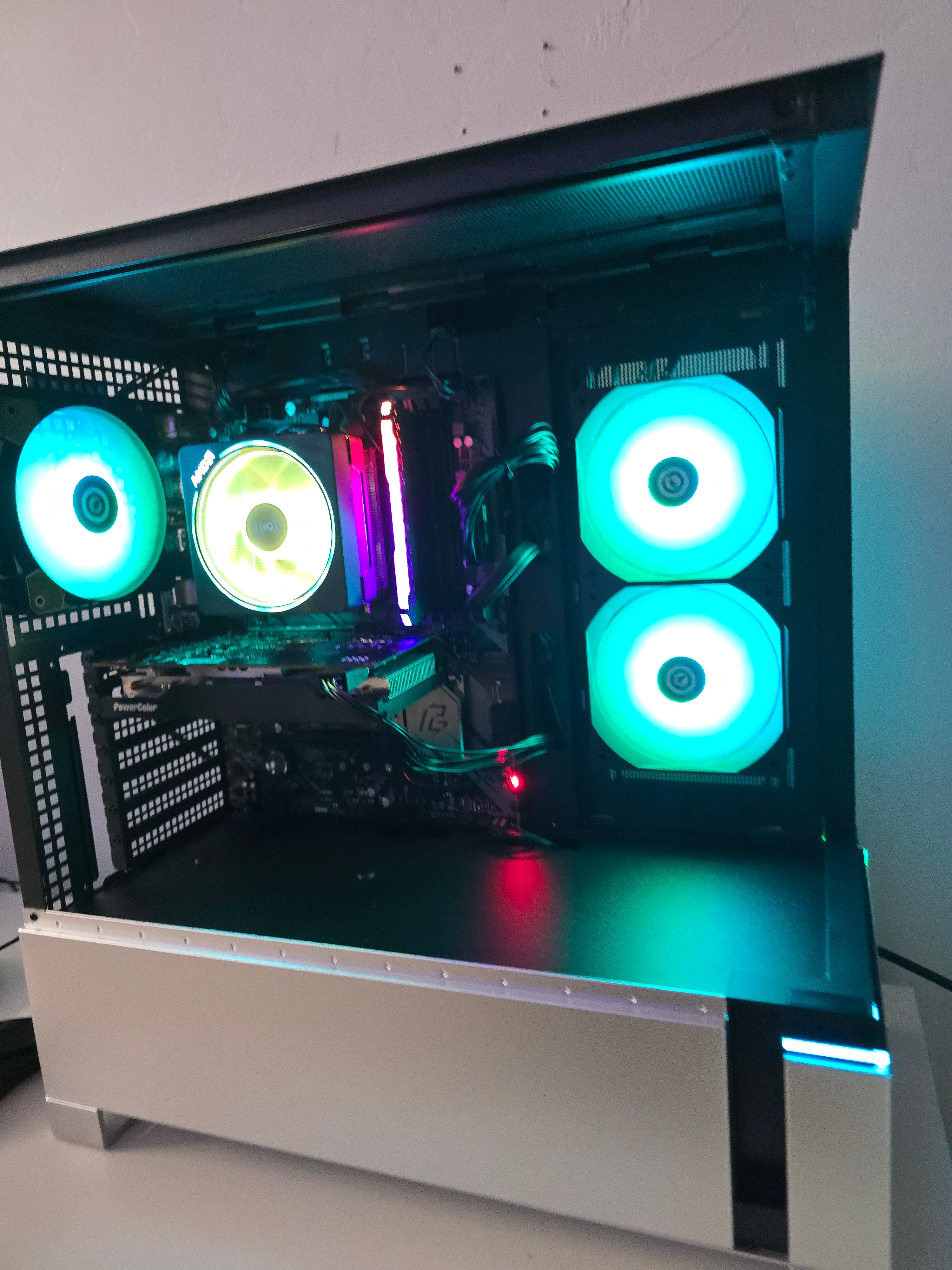 Gaming PC with Ryzen 5 and RX6600